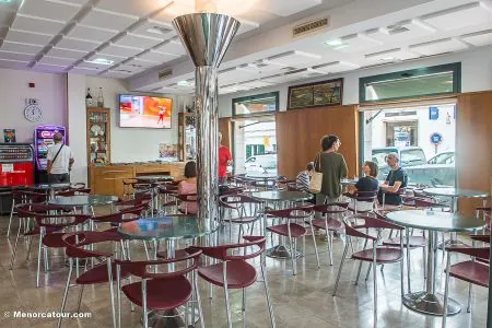 Restaurante Bar Loar en Ferreries, Menorca: local y terraza (6)